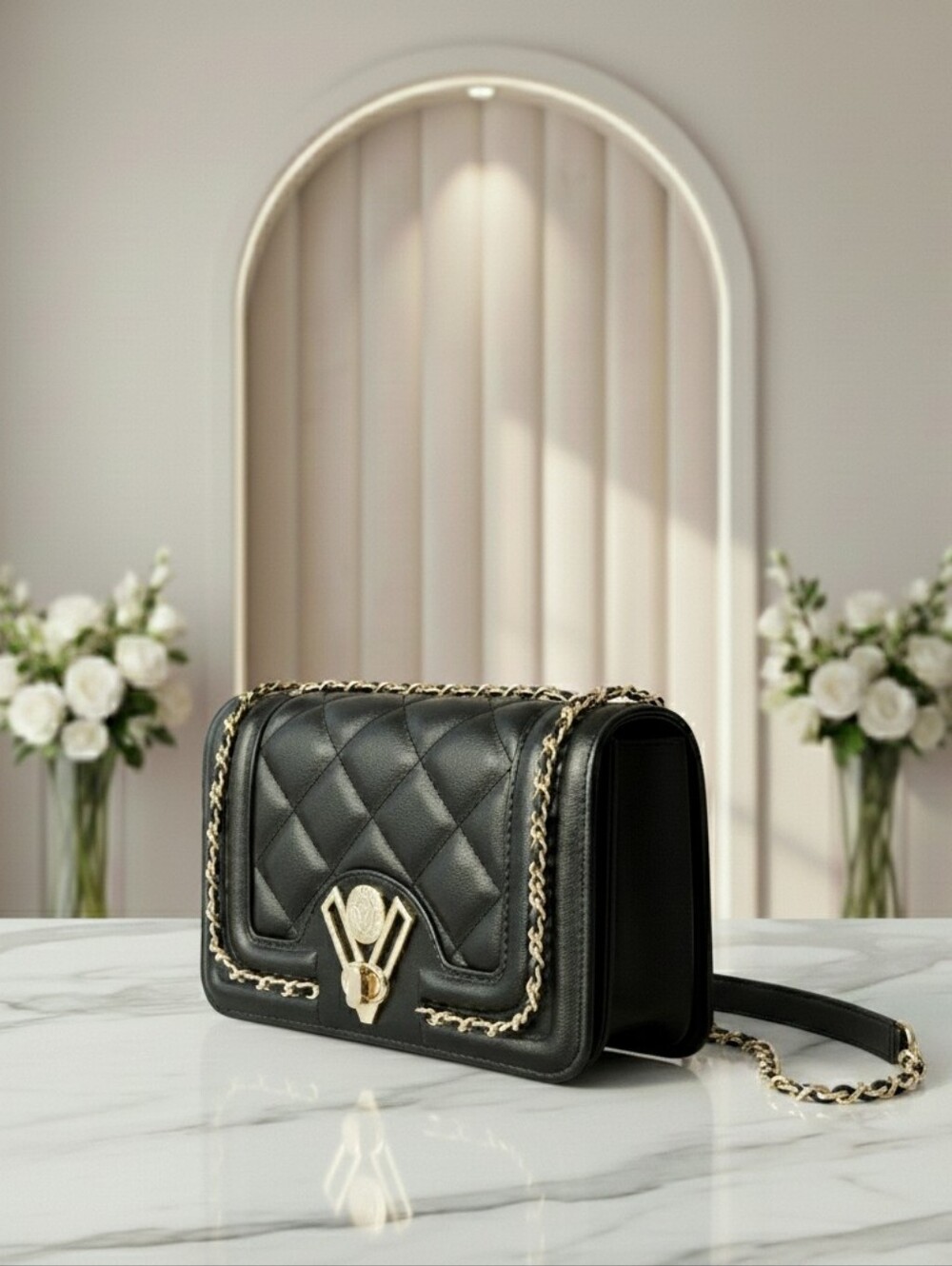 Elegant Black Quilted Chain Bag - Picture 3 of 16